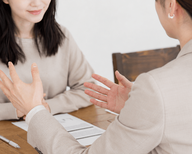 対面での打ち合わせの様子