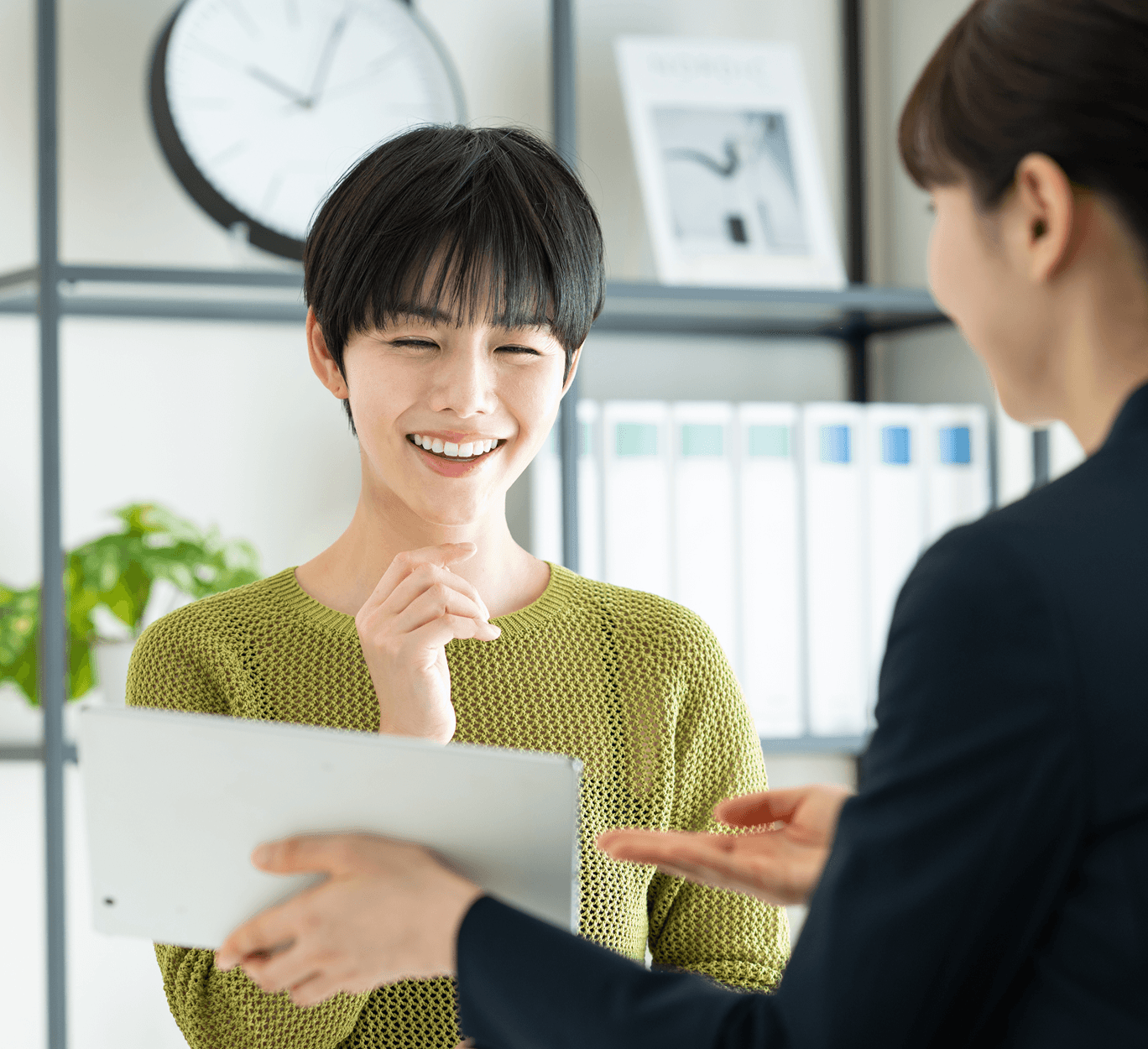 打ち合わせで相談する事業者と代表